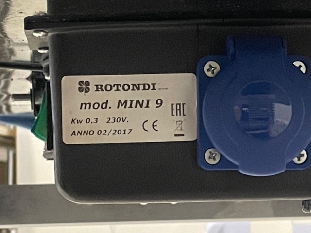 Stacja parowa Rotondi Mini 9 z żelazkiem przemysłowym i deską