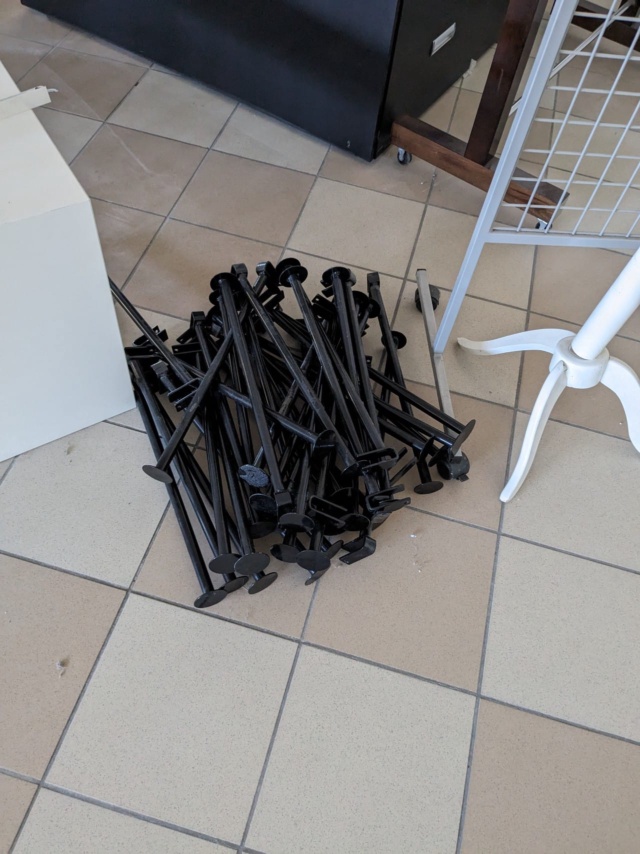 Elementy ekspozytorów, czarne rurki